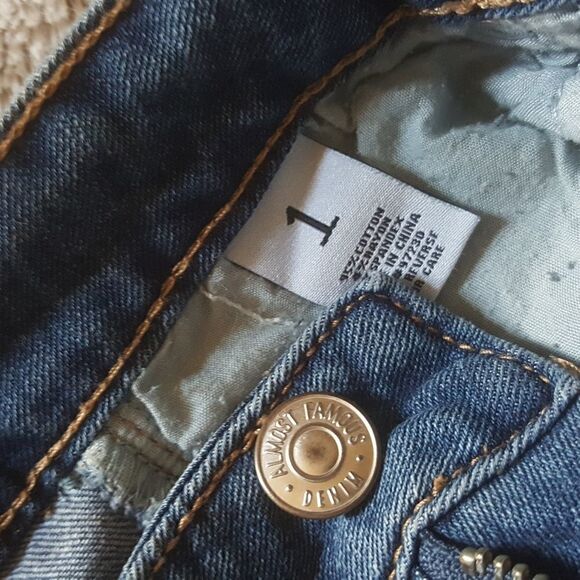 Almost Famous Hi Rise Distressed Skinny Jeans Sz 1 - Picture 4 of 8